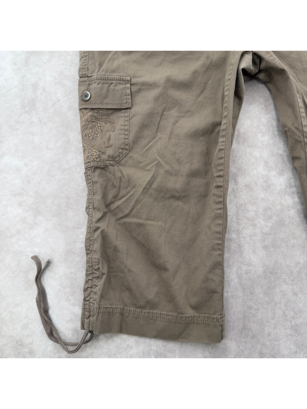 Croft & Barrow Y2K Brown Embroidered Floral Cargo Capris Size 12 Drawstring - Picture 6 of 9